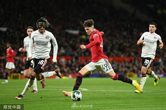 众屏住呼吸 众屏住呼吸